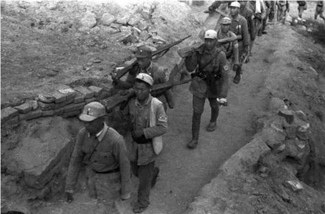 老农|日本兵藏在炮楼中,八路军久攻不下,一老农路过说这还不简单