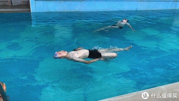 手臂|蛙泳、自由泳不是最好选择？露头游才是最高境界，不同仰泳姿势教程