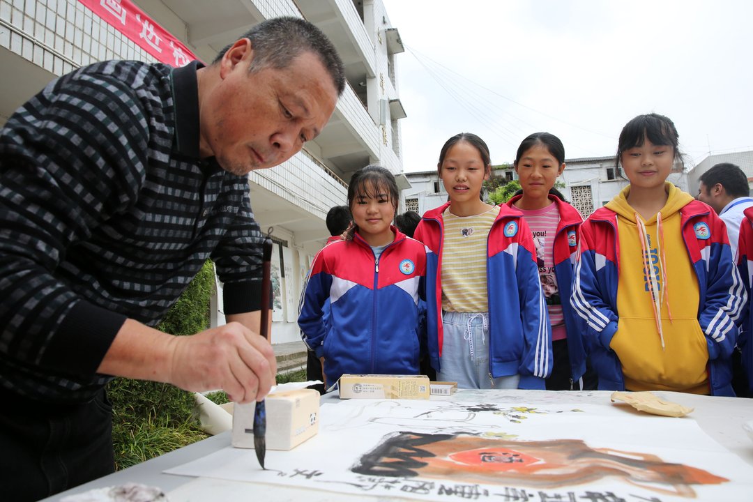 国粹#四川内江：书画艺术进校园 让学生零距离感受国粹魅力