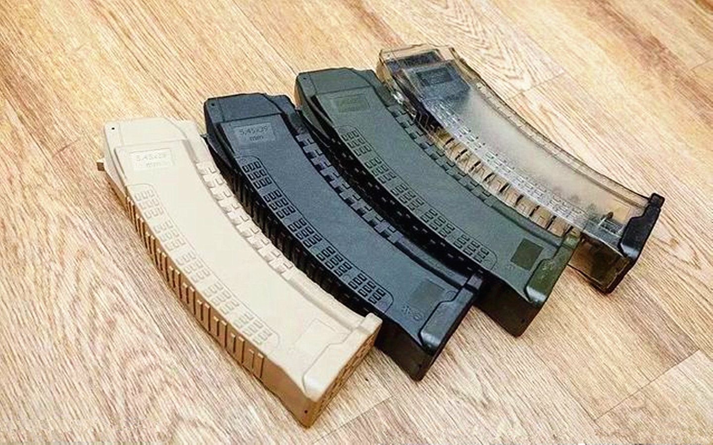 军事丨俄罗斯推出60发4排大容量弹匣,一个弹匣就接近二斤重