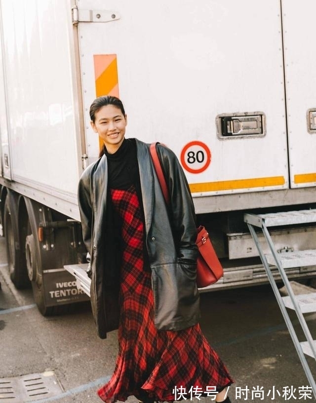 靴子 国庆出游不流行穿小白鞋了,今年流行这双“大夫鞋”,百搭又时髦