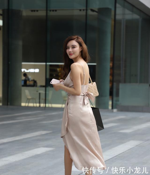姑娘们 连衣裙的穿搭不挑人,展现高挑显瘦身材,耐看又精致