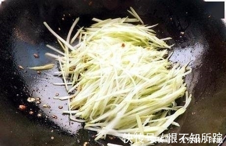 红椒|既是菜也是水果，维C是黄瓜的3倍，才2元一斤，孩子常吃提高智力