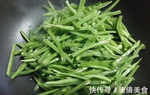肉丝|我家最着迷的菜，用油少熟得快，颜色嫩绿，每周3顿家人都嫌少