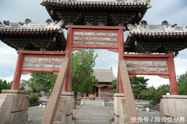 它是中国第一佛殿，地位显赫曾为皇家寺院，就藏在辽宁小县城内