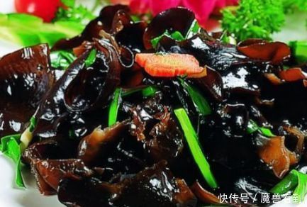 天天熬夜伤身体,肝补了吗3种食物,养肝护肝,肝好身体健康