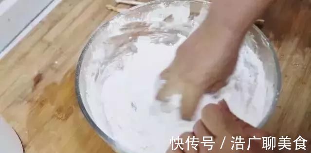 糯米粉最好吃的做法，开水一烫，大刀一切，全家人都有爱吃
