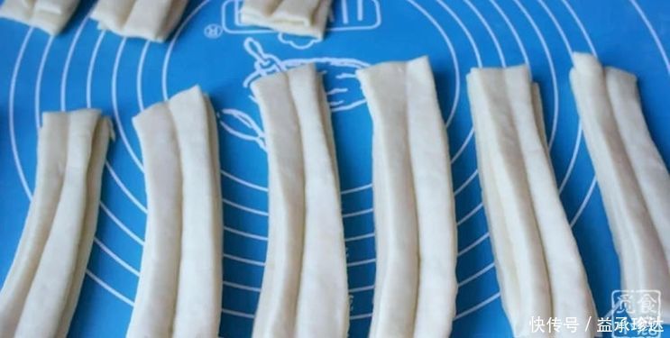 油条不用出去买,简单几步教你在家炸油条,蓬松酥脆,好吃又健康