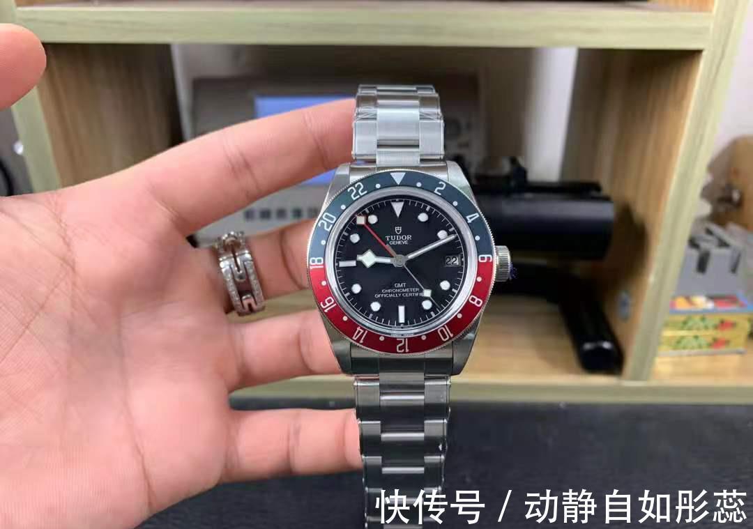 潜水表|月薪1万戴啥表?这三款戴起来皮实,牌子也不差