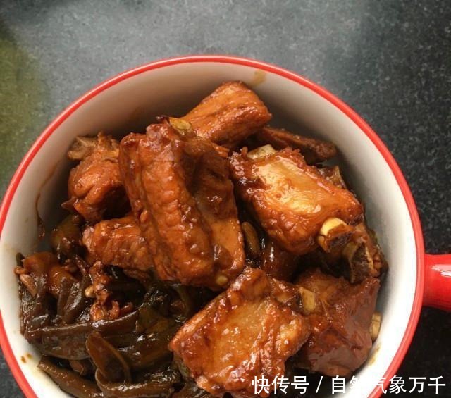 酸豆角烧排骨,香气扑鼻,一点都不油腻!