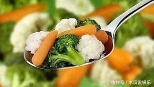 不吃晚饭|减肥期间不吃早饭、还是不吃晚饭都不对,两顿饭“反着吃”就行