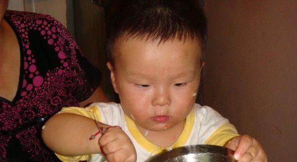 消化不良|65婆婆让5岁男童坚持喝“苹果山楂水”,消除积食,现在怎么样?