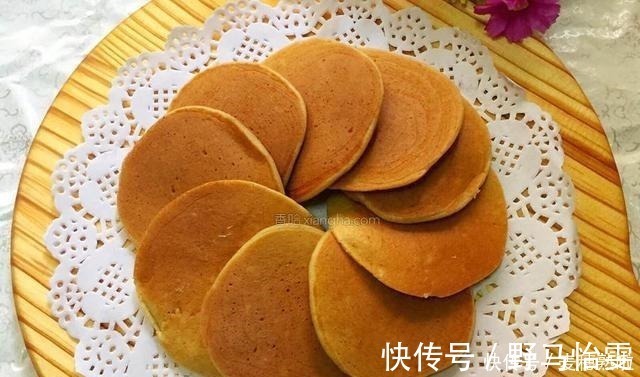 香蕉不要直接吃，加上鸡蛋这样做，当点心吃着超级香