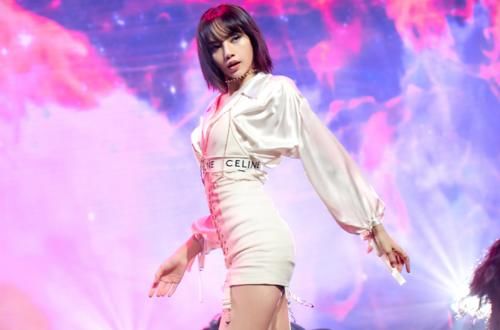 都是外国导师,Amber可以在现场lisa只能上网课?原因很现实