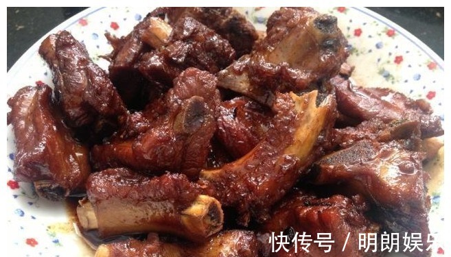 排骨不管怎么吃,切记不要再焯水,换成这2步,排骨软烂无腥味