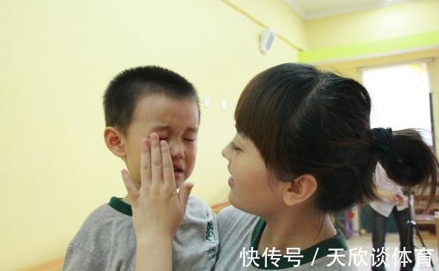 木木|资深幼儿园老师坦言:第一天上学不哭的孩子,大多出自于这些家庭