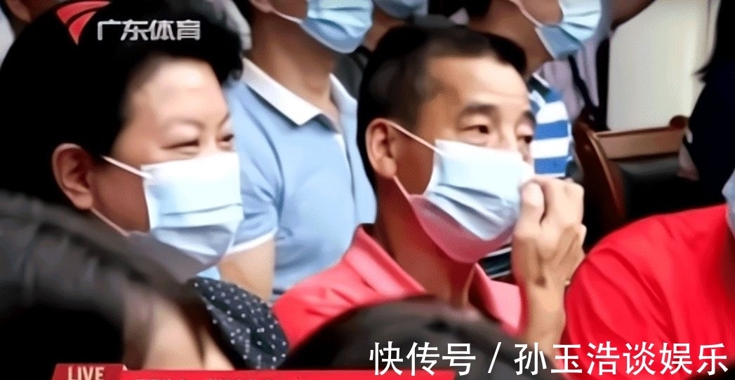 跳台|全红婵恩师和女领导说悄悄话!领导出去换衣服,回来就有惊喜