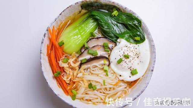 压面机|早餐喜欢吃面条的一定要收藏，教你简单做一碗清汤面，色香味俱全