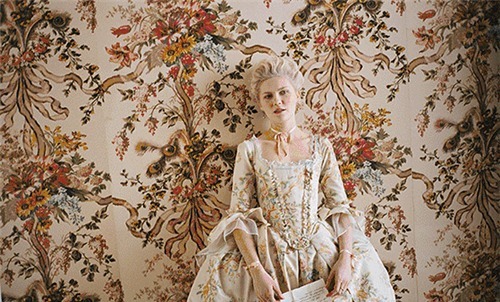 送上|王后被送上断头台，无意踩了刽子手一脚，说了一句话至今成为美谈