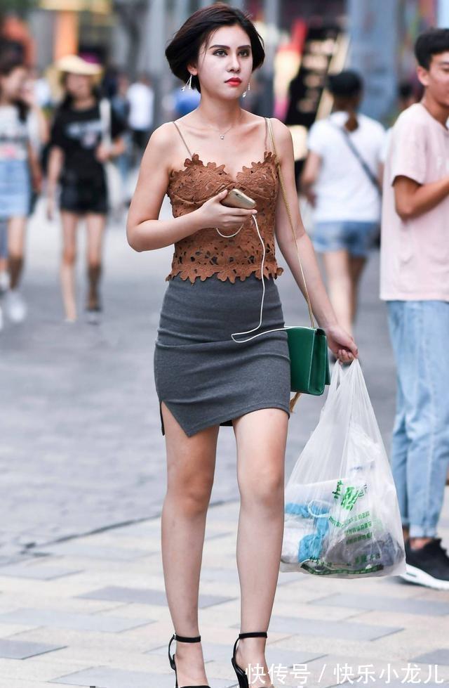 美女 穿连衣裙的美女很有时尚气质,让你美成焦点