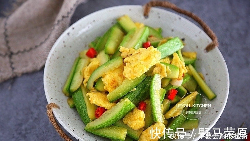 好吃|炒一盘西葫芦出少半盘汤？掌握3点，入味好吃，还不易出汤