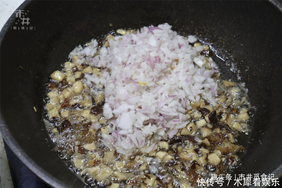 香菇|自制香菇肉丁酱,拌啥都好吃,20元成本做一大碗,不用去超市买了