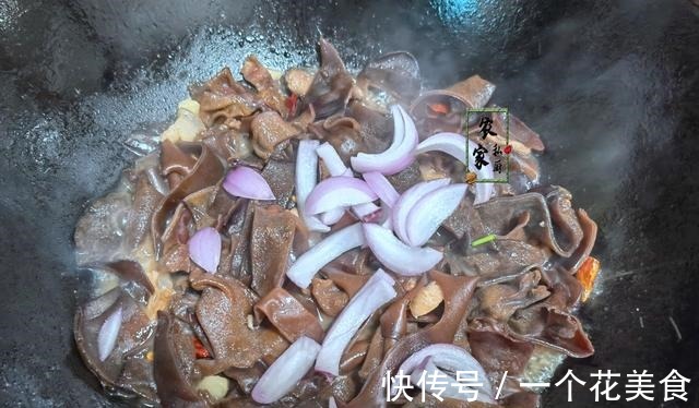 天冷了,遇到它别错过,多买些存着,随吃随取特省事,炒肉吃真香!