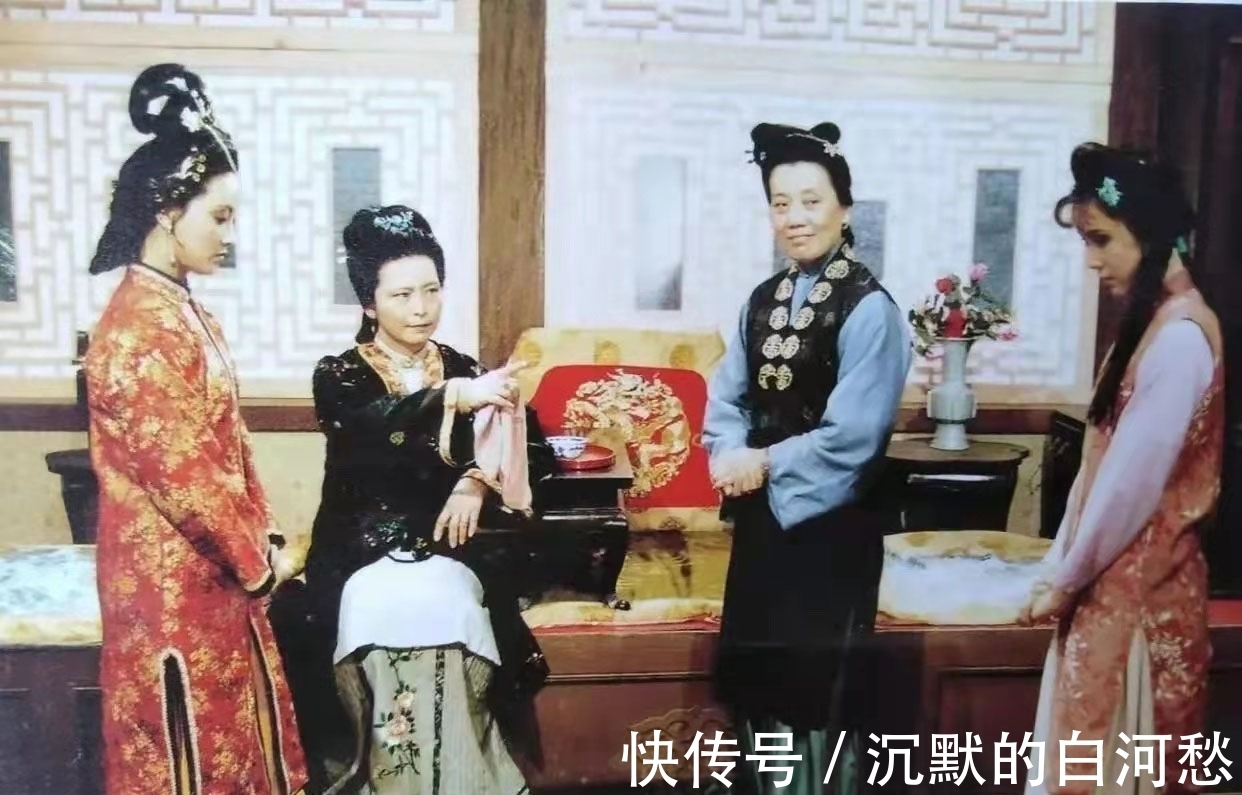 红楼梦!荣国府里藏着多少狐狸精?王夫人无心之语,透露出幽深的恶意