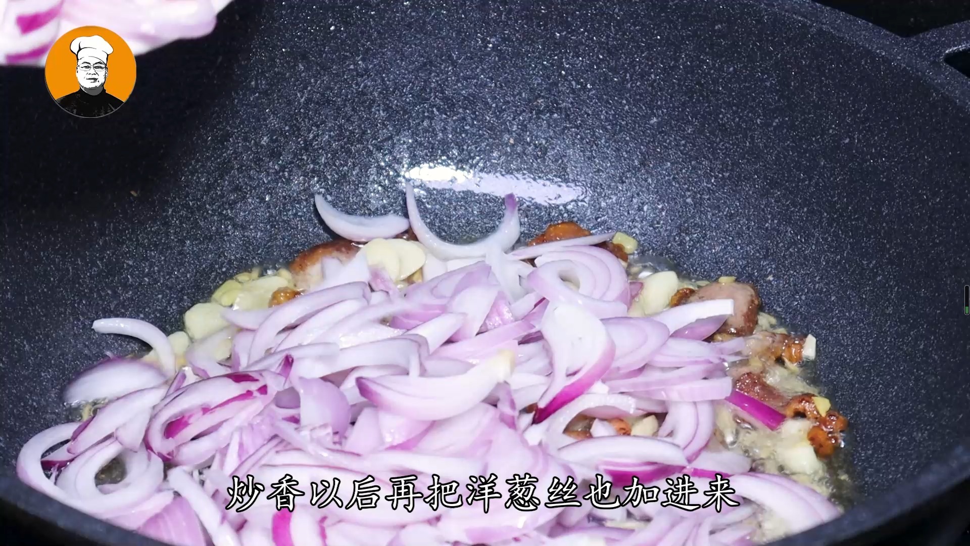 1个洋葱1把面条，简单一做，我家一周吃5次，又香又解馋