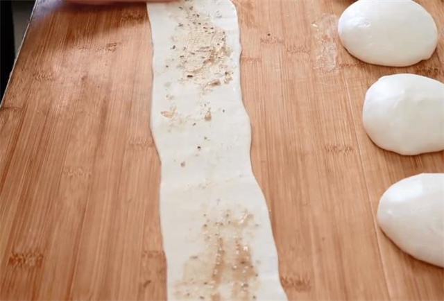 想吃油酥饼不用买,教你在家做,做出来金黄酥脆,满屋子都是香味