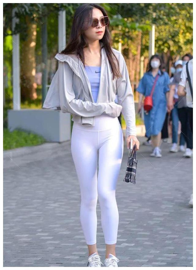 想穿的舒适减龄, 初秋运动风穿搭值得一试, 好看又显气质