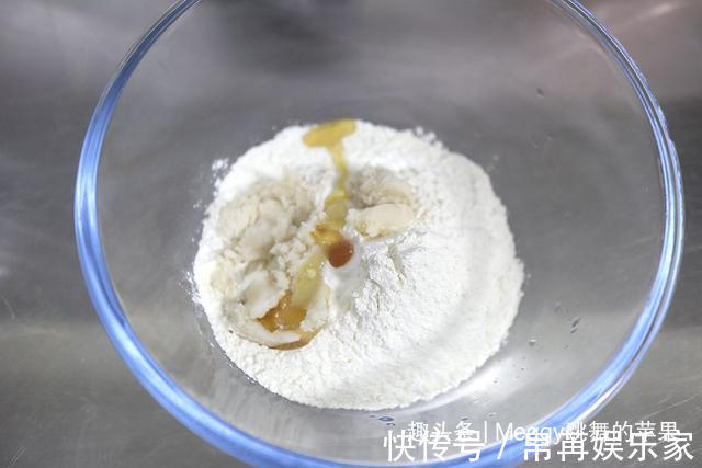 倍儿香的苏式鲜肉月饼，大口吃肉真过瘾，简单几步让酥皮轻薄如雪