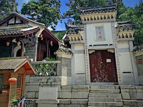 贵阳一5A级景区，被游客称为“小丽江”，门票仅需10块钱