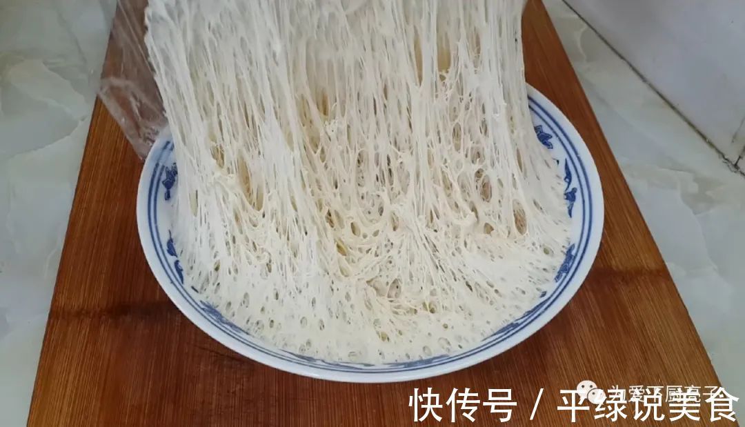 早餐别吃包子油条了，教你一个新吃法，做出好吃的煎豆包，太香了