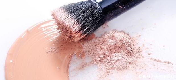 海绵|涂粉底液时,刷子和海绵哪个好用错那么多年,难怪妆容不服帖!