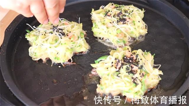早餐|1根萝卜3个鸡蛋，用筷子搅一搅，营养丰富，五分钟搞定家人早餐