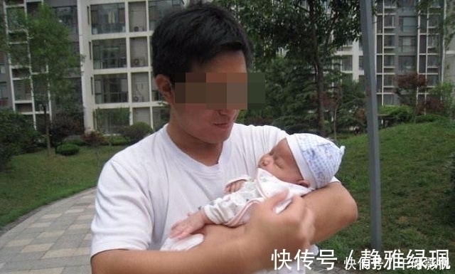 爸妈|爸爸在医院“慌张”抱娃,路人以为是人贩子,保安询问后哭笑不得