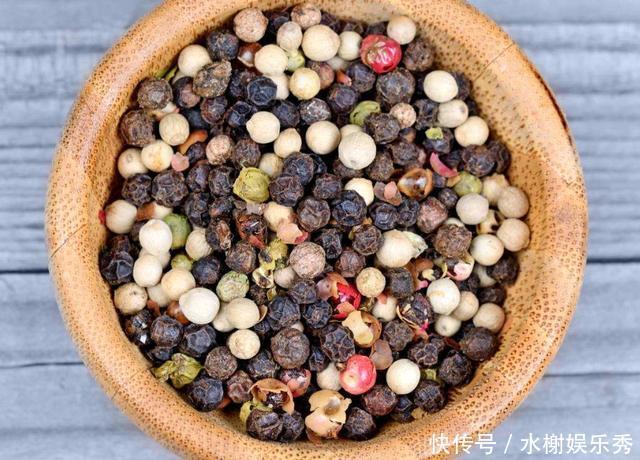 黑胡椒和白胡椒有什么不同?别用错了,否则还不如不放