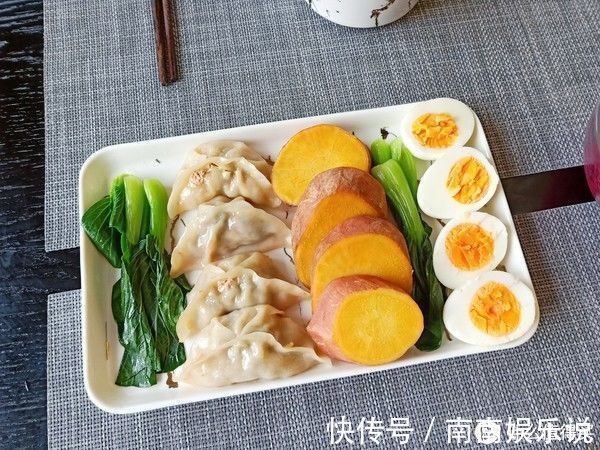 朋友圈|早餐全家只吃一盘菜,却在朋友圈走红,网友:生活高级,有品位