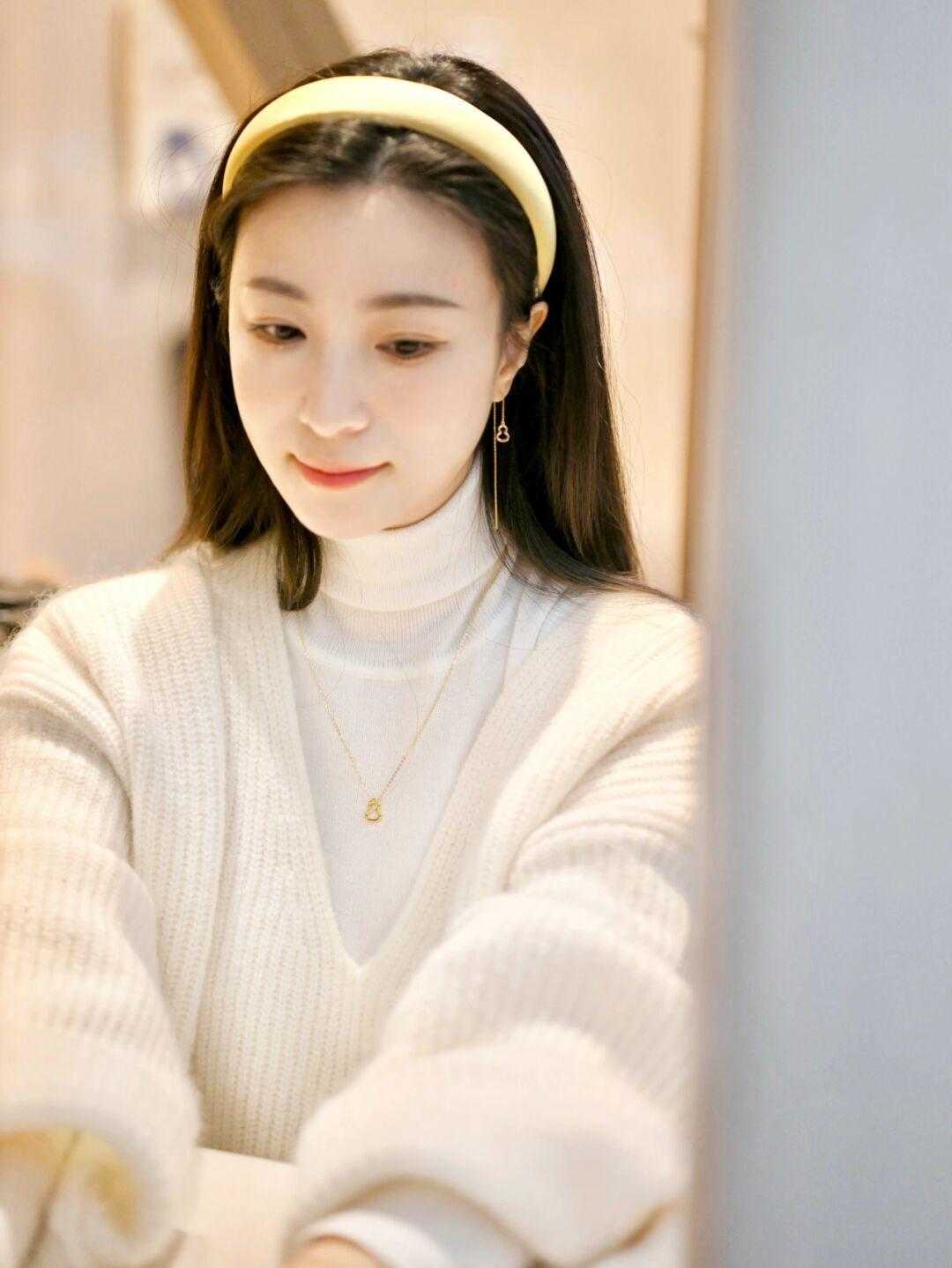 v领|像太阳般温暖的套头毛衣,最适合这个冬季了,温柔慵懒又显白