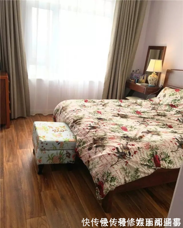 餐厅|106平现代风三居室,横木吊顶的走廊将休闲的乡村风味带到室内