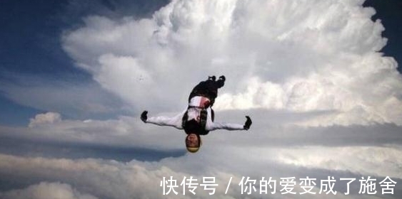 跳伞|俄19岁女孩完成第500次高空跳伞，两年来平均一天跳一次