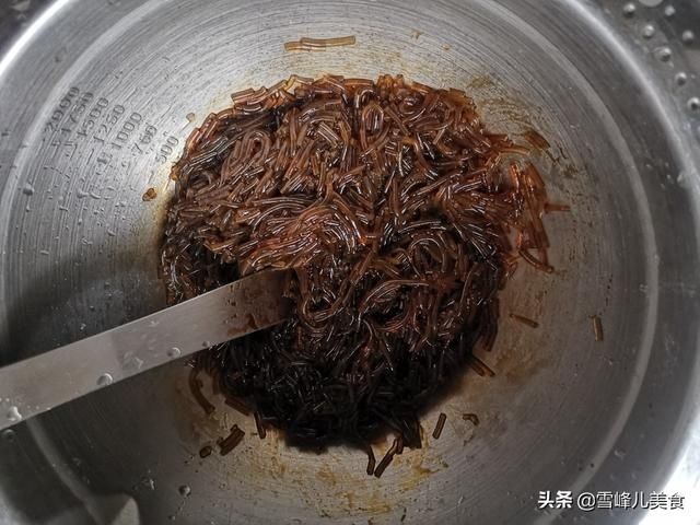 10月蒸包子，韭菜芹菜靠边站，这菜好吃又营养，比肉馅包子都香