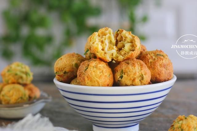  我家炸丸子不用油，照样外酥里嫩，好吃没负担，天天吃都不怕