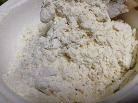 爱吃油条收藏了,教你一招,早上只需几分钟,热腾腾的油条出锅