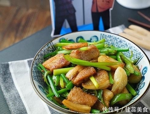 临近5月,别傻傻吃韭菜了,它比韭菜还便宜,而且更香,更好吃!