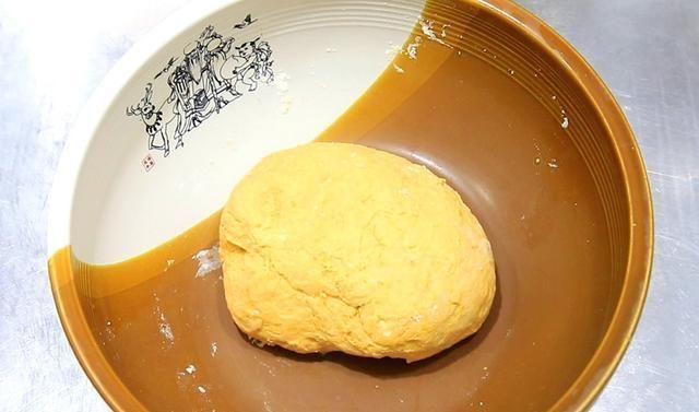 南瓜里打2个鸡蛋,竟然这么好吃教你10分钟快速搞定全家早餐