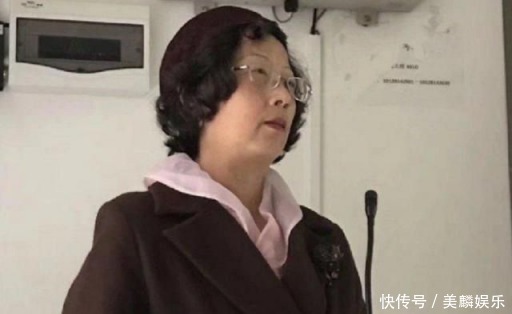 大学“变装老师”走红网络，衣服多到不重样，学生每天都充满期待