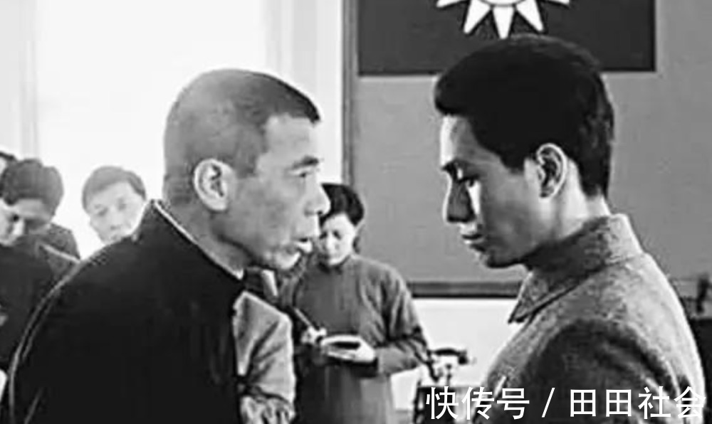 杜月笙!杜月笙一生散财无数,真落魄时却借钱困难,唯他立马甩出百万支票