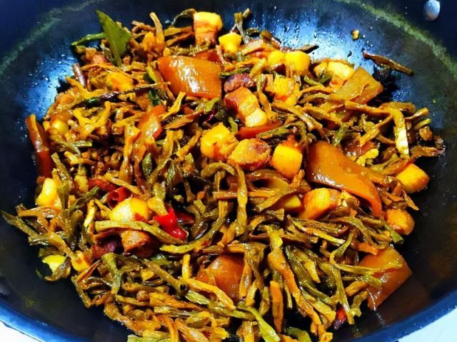 12月遇到这菜多买点，晒一晒冬天吃，补钙质，强身体